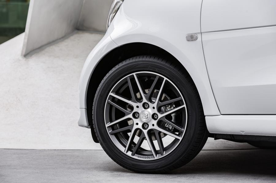 Детали экстерьера Smart ForTwo Coupe by Brabus 2016 года  (фото 3 из 18)